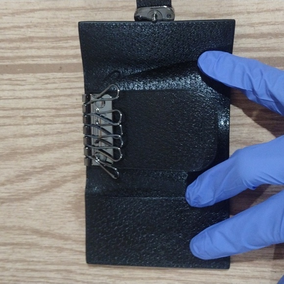 Authentic Gucci Black Leather & Nylon 6-Key Holder with Box – Women’s Luxury - Picture 4 of 10